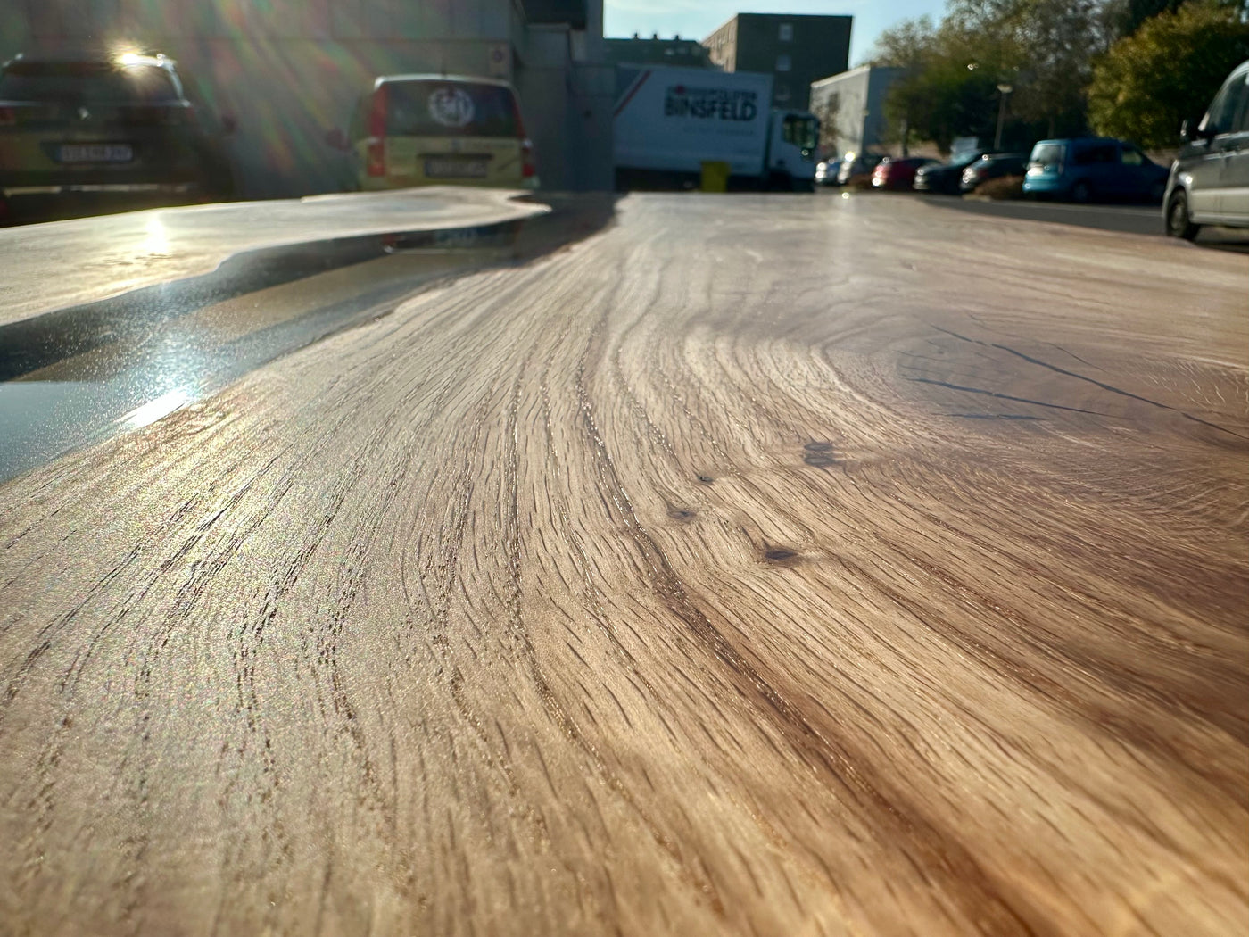 Epoxy Baumstamm Rivertable Esstisch Eiche 300 und 4 cm massiv mit Spider Gestell