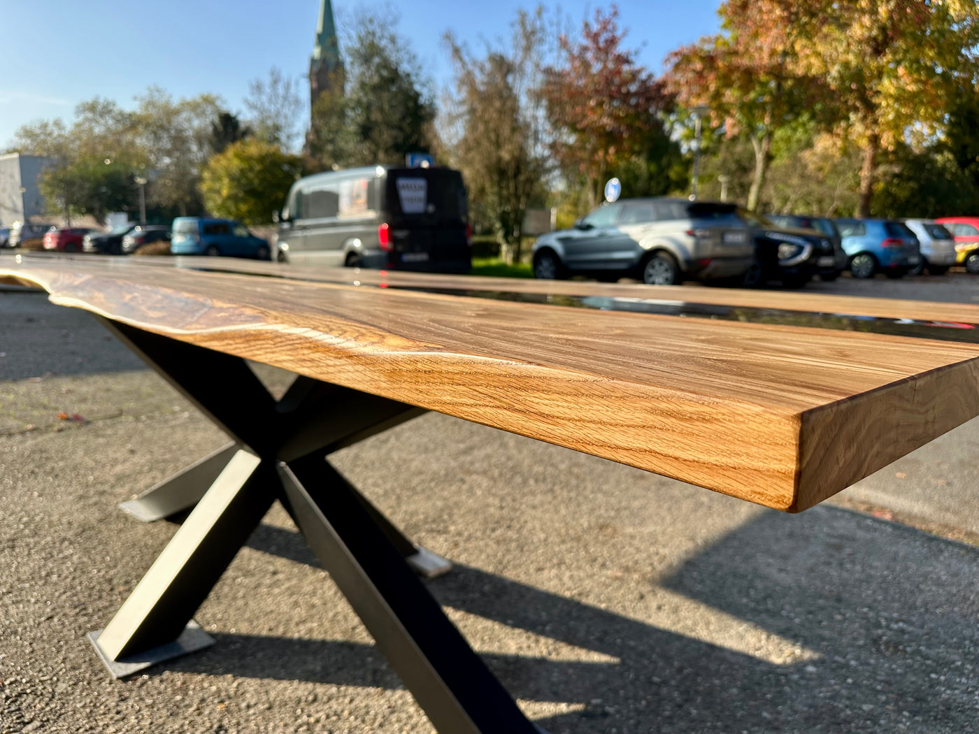 Epoxy Baumstamm Rivertable Esstisch Eiche 300 und 4 cm massiv mit Spider Gestell