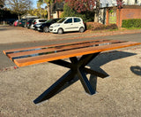 Rivertable Epoxidharz Esstisch Kernbuche 240 cm massiv mit Metall Spider Gestell