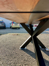 Rivertable Epoxidharz Esstisch Kernbuche 240 cm massiv mit Metall Spider Gestell