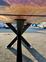 Rivertable Epoxidharz Esstisch Kernbuche 240 cm massiv mit Metall Spider Gestell