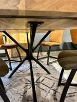 Lade das Bild in den Galerie-Viewer, 4 cm Esstisch Java Mango 160 bis 240 Holz mit filigranem Matrix Gestell schwarz massiv 5 Größen
