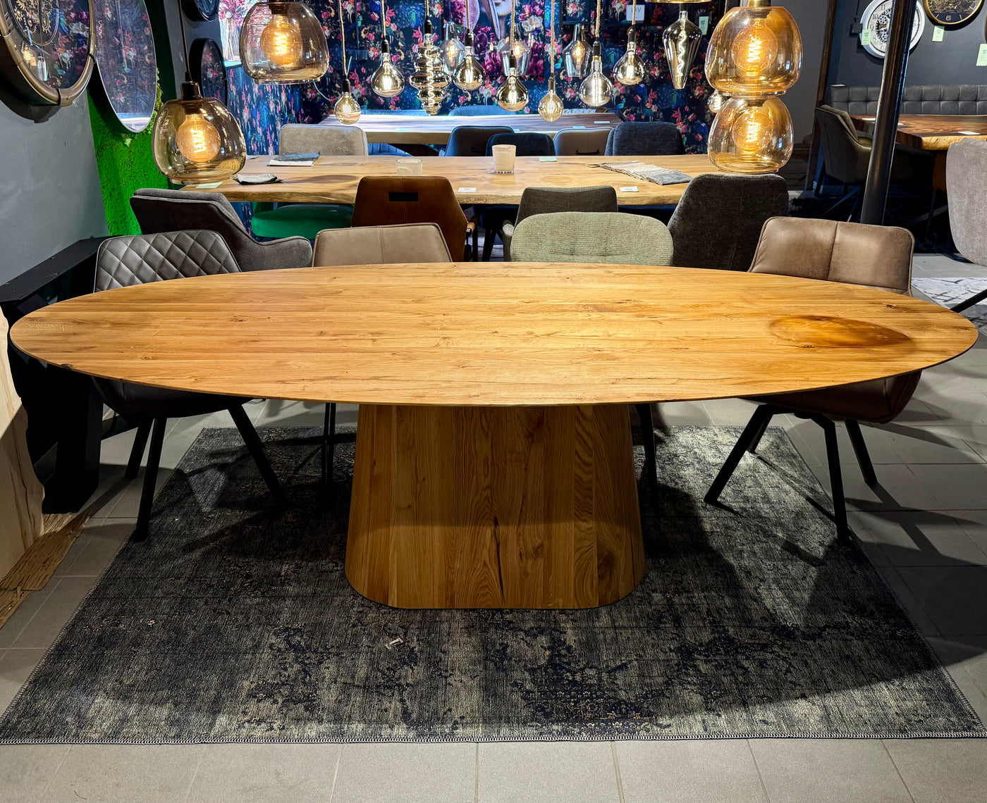Esstisch Eiche Oval mit Schweizer Kante massiv 200 bis 300 cm geölt mit Holzgestell