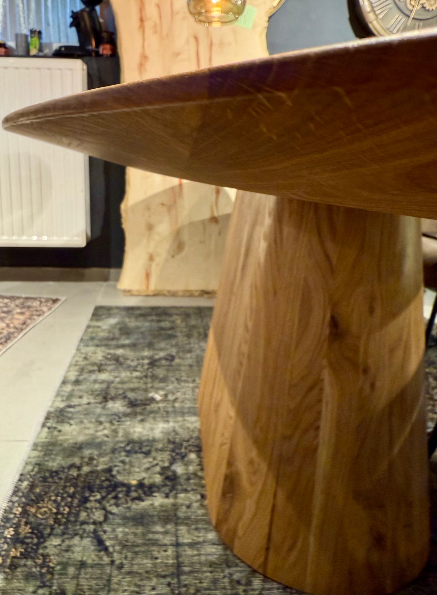 Esstisch Eiche Oval mit Schweizer Kante massiv 200 bis 300 cm geölt mit Holzgestell