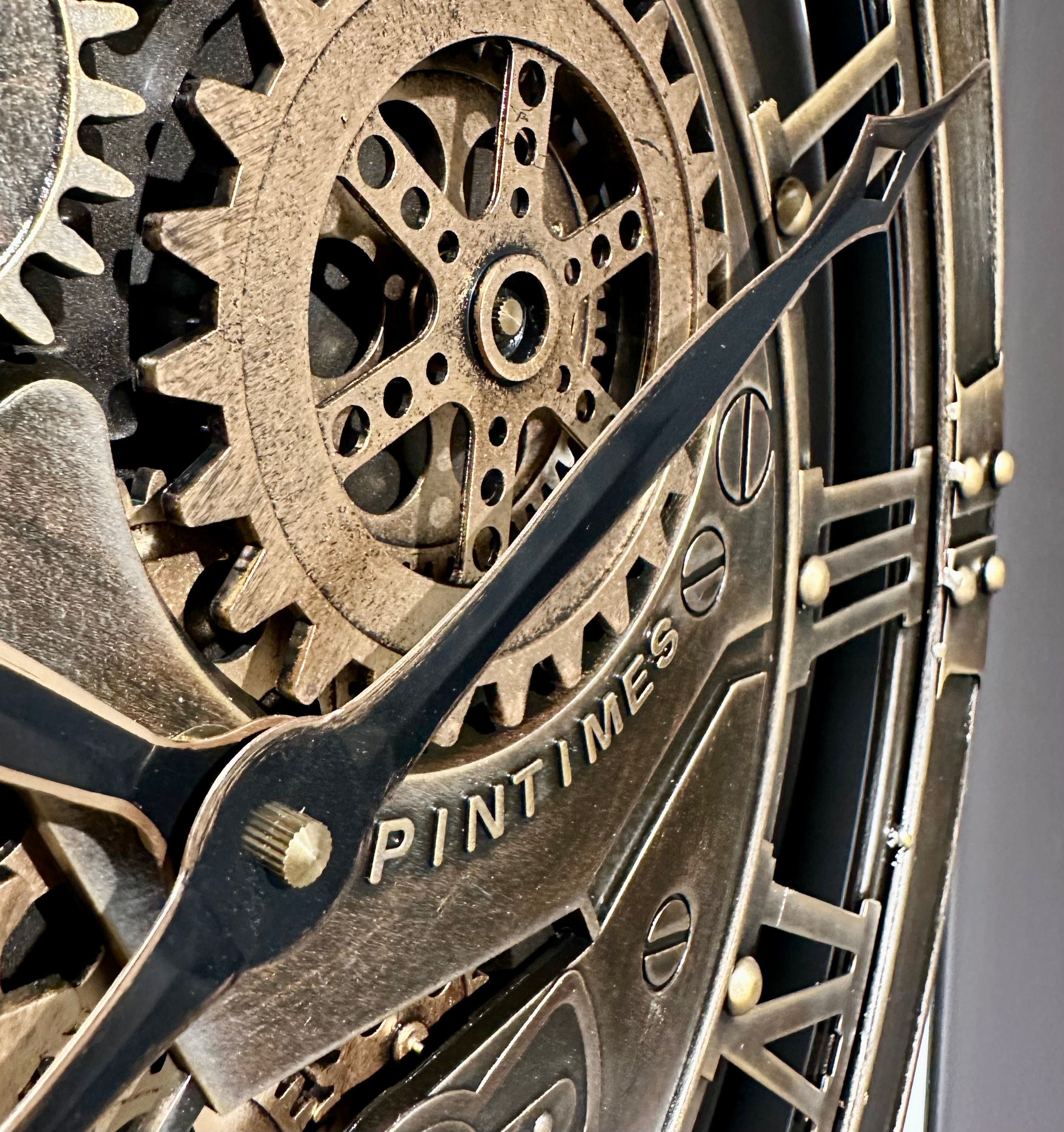 55 cm Spintimes Wanduhr braun bronze Vintage Industrial Metall Zahnrad