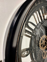 Lade das Bild in den Galerie-Viewer, 70 cm XL Wanduhr Berlin Zahnräder Animation schwarz
