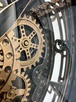 Lade das Bild in den Galerie-Viewer, 70 cm XL Wanduhr Berlin Zahnräder Animation schwarz
