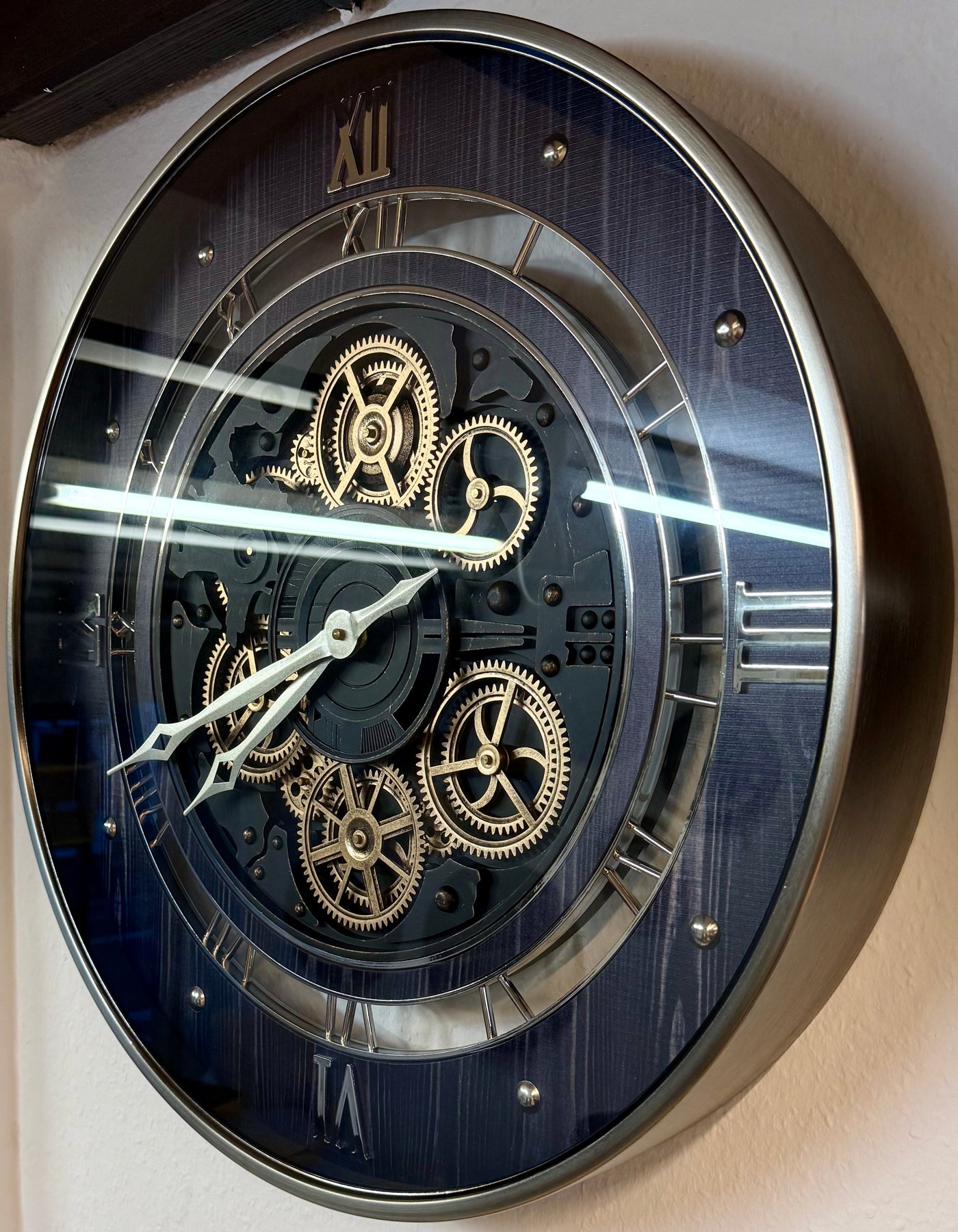 60 cm Zahnrad Wanduhr Düsseldorf schwarz anthrazit animiert Chrom giold