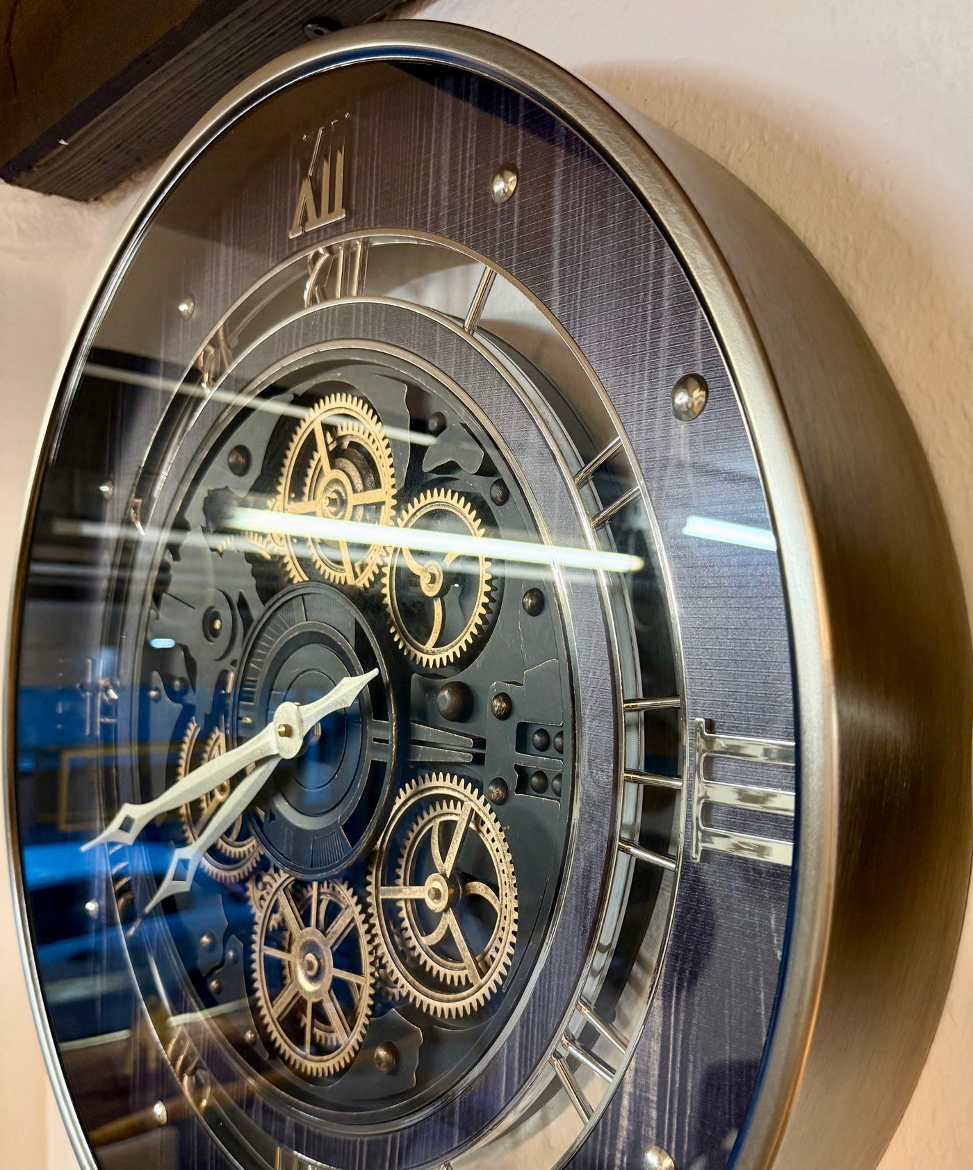 60 cm Zahnrad Wanduhr Düsseldorf schwarz anthrazit animiert Chrom giold