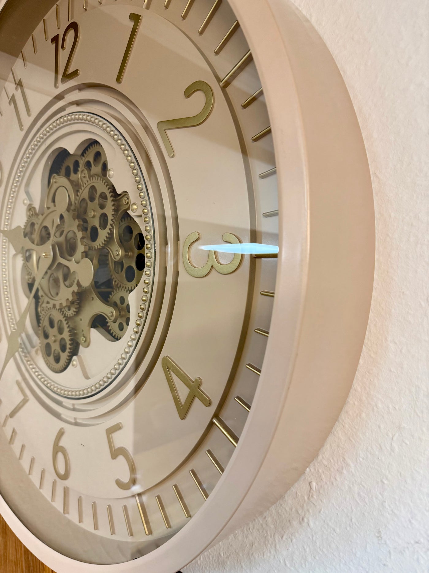 66 cm Wohnzimmer Wanduhr Flensburg mit Zahnrädern sand beige Küche