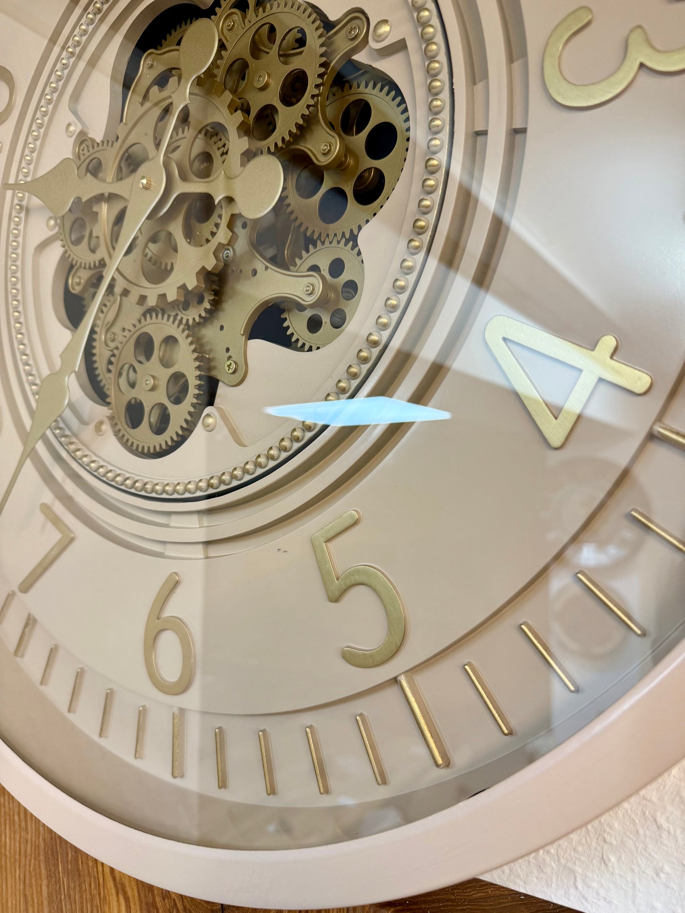 66 cm Wohnzimmer Wanduhr Flensburg mit Zahnrädern sand beige Küche