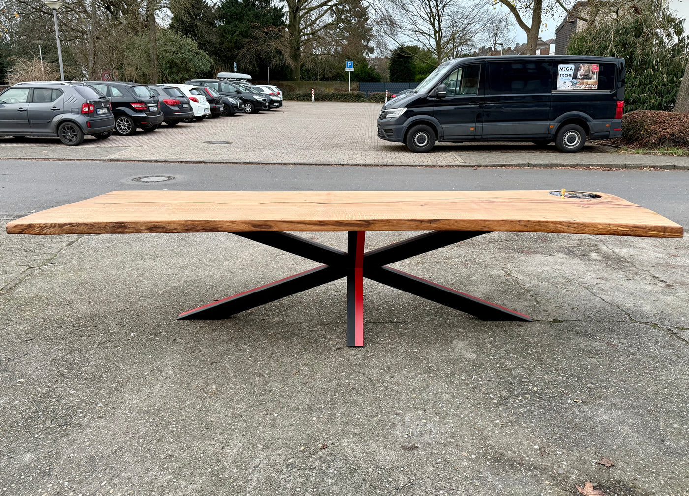 370 cm Meisterschale Baumstamm Esstisch/ Konferenztisch Fußball Bayer 04 Leverkusen mit Epoxid & Spider Gestell schwarz rot