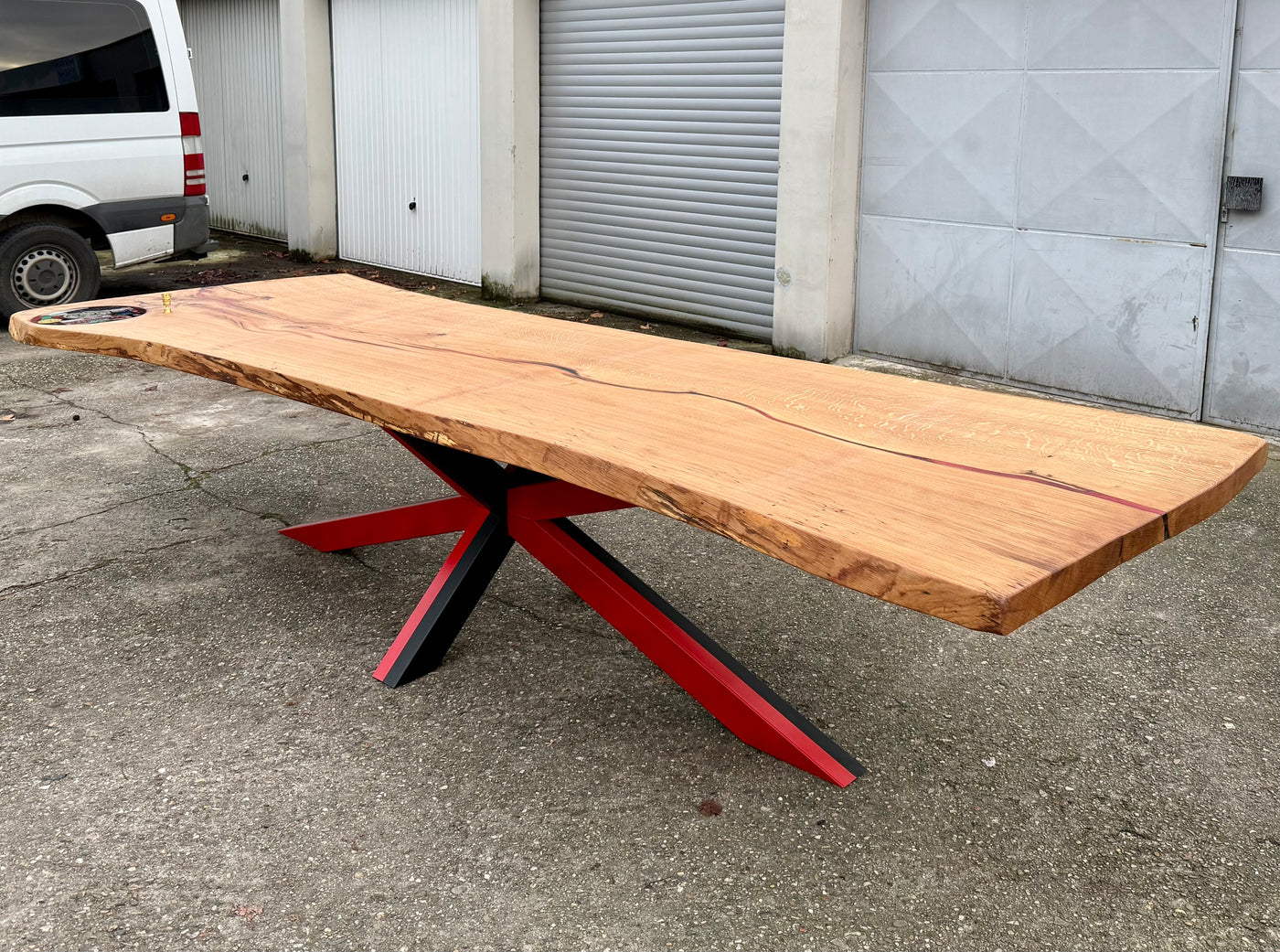 370 cm Meisterschale Baumstamm Esstisch/ Konferenztisch Fußball Bayer 04 Leverkusen mit Epoxid & Spider Gestell schwarz rot