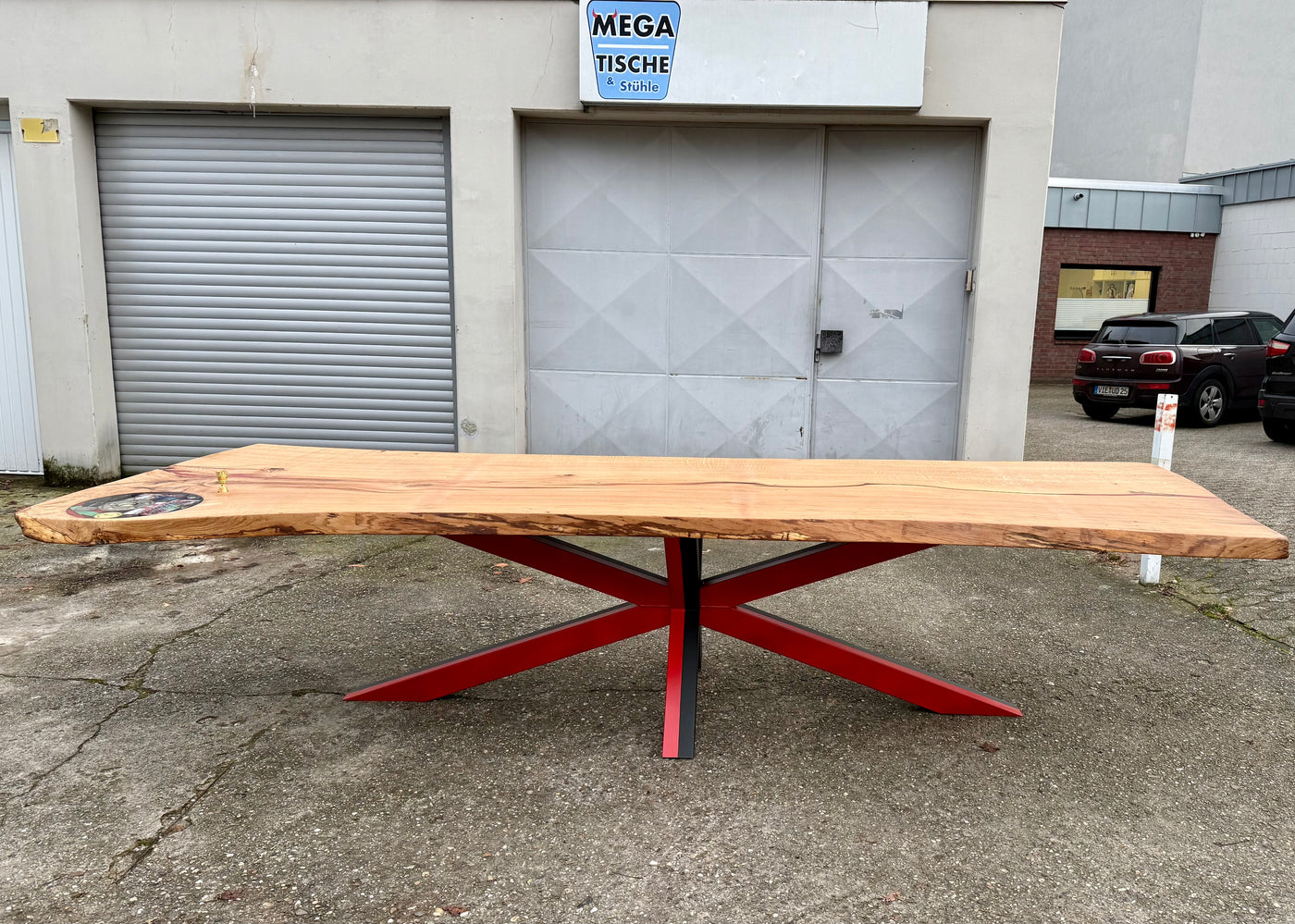 370 cm Meisterschale Baumstamm Esstisch/ Konferenztisch Fußball Bayer 04 Leverkusen mit Epoxid & Spider Gestell schwarz rot