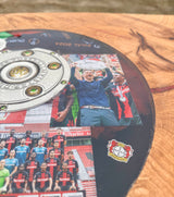 370 cm Meisterschale Baumstamm Esstisch/ Konferenztisch Fußball Bayer 04 Leverkusen mit Epoxid & Spider Gestell schwarz rot