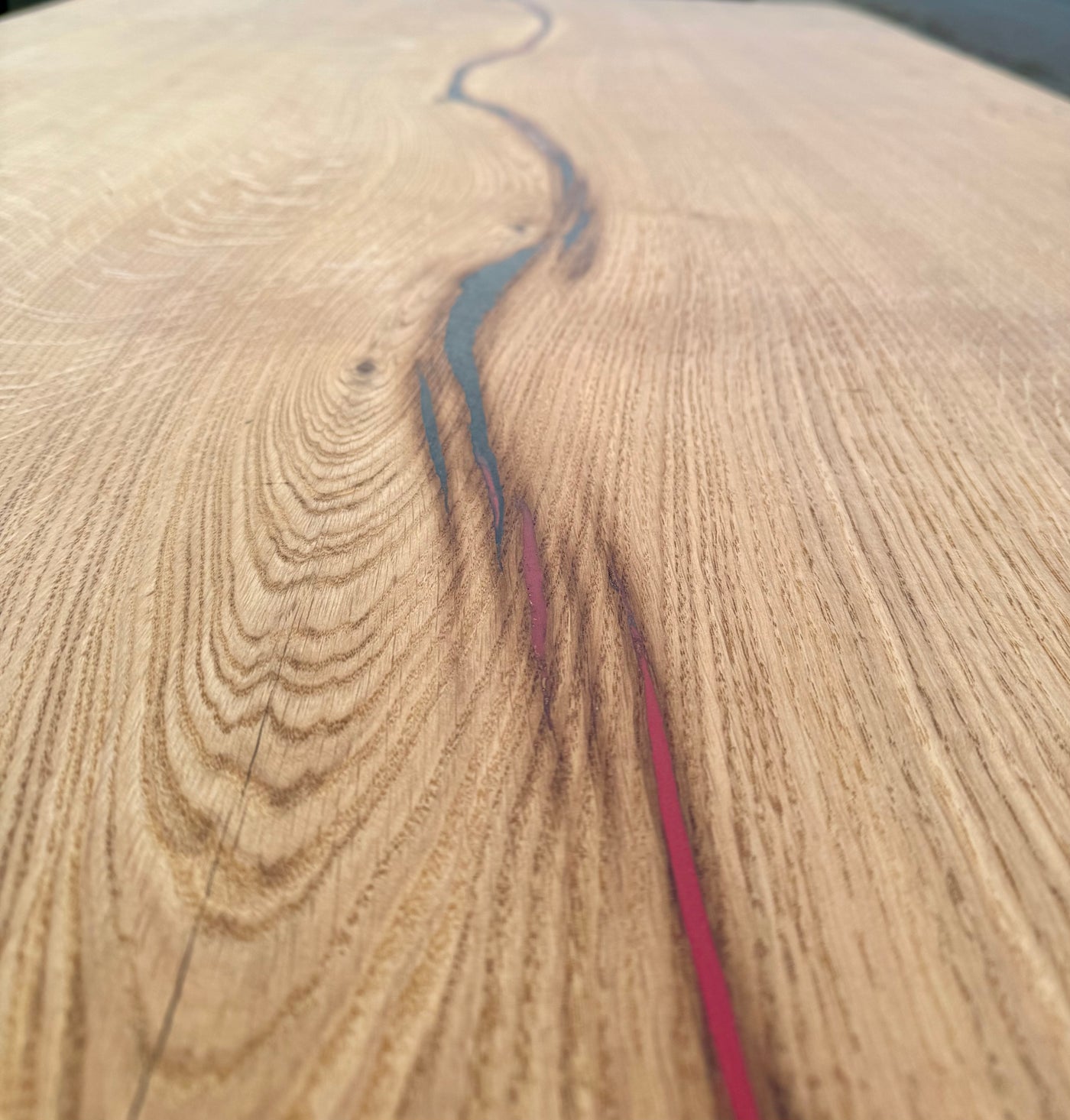 370 cm Meisterschale Baumstamm Esstisch/ Konferenztisch Fußball Bayer 04 Leverkusen mit Epoxid & Spider Gestell schwarz rot
