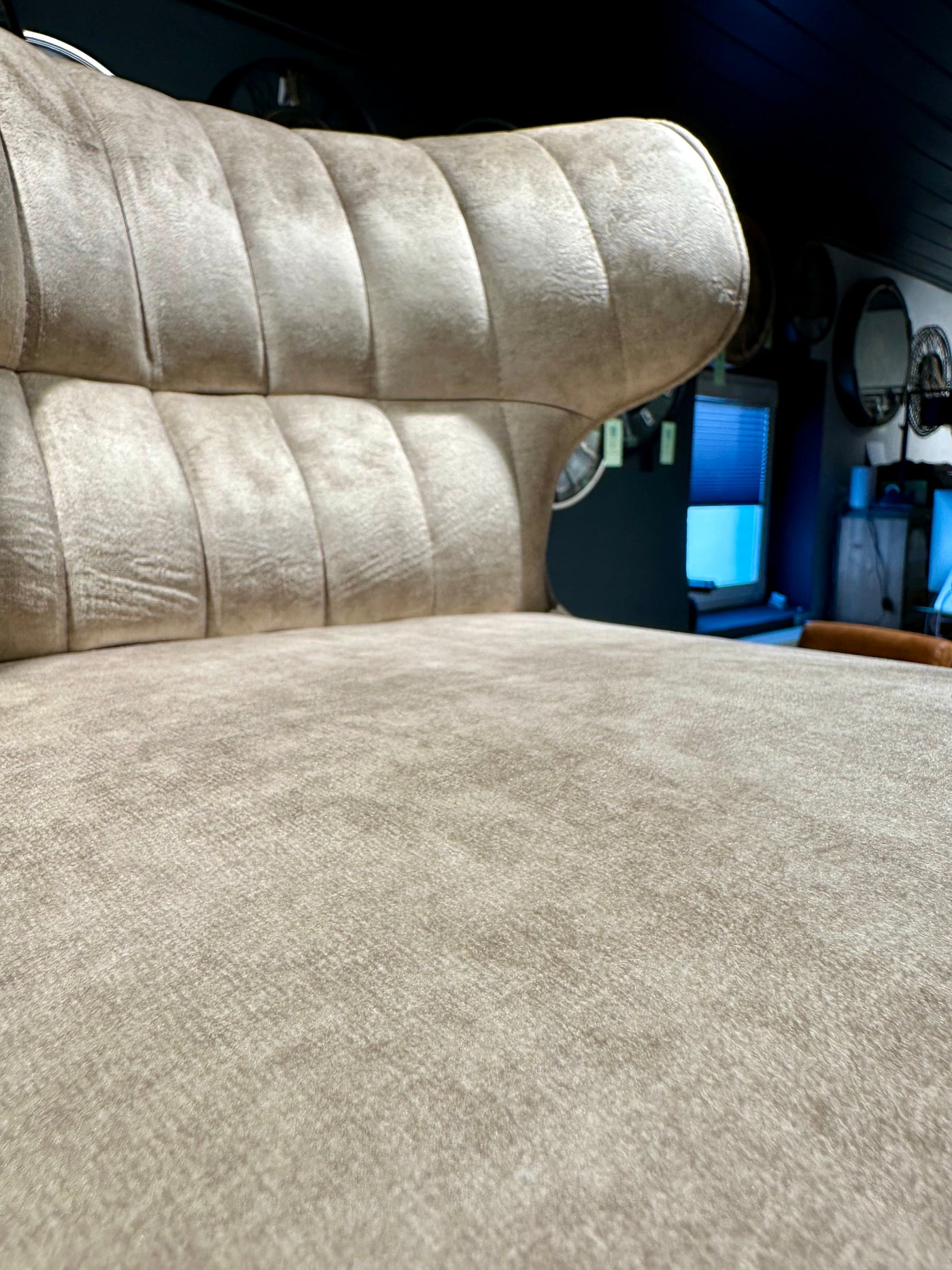 Stuhl Zinno Samt in 3 Farben Cognac-braun creme-beige anthrazit-grau mit Metallgestell