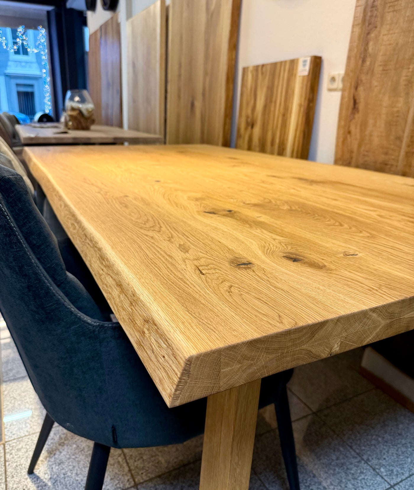 Esstisch Olpe Eiche massiv 180 bis 300 cm in 4,5 cm Dicke Holz geölt mit Holzgestell Trapez 8 Größen