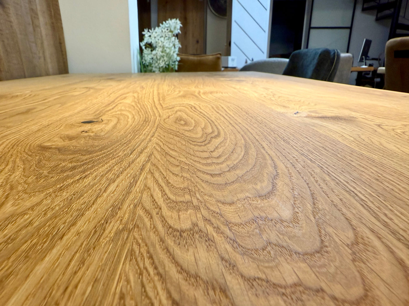 Esstisch Olpe Eiche massiv 180 bis 300 cm in 4,5 cm Dicke Holz geölt mit Holzgestell Trapez 8 Größen