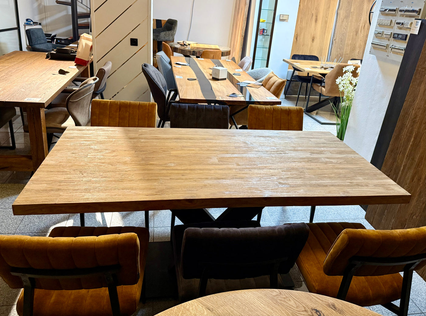 5 cm Esstisch Serang Teak 180 cm Holz mit V-Gestell schwarz