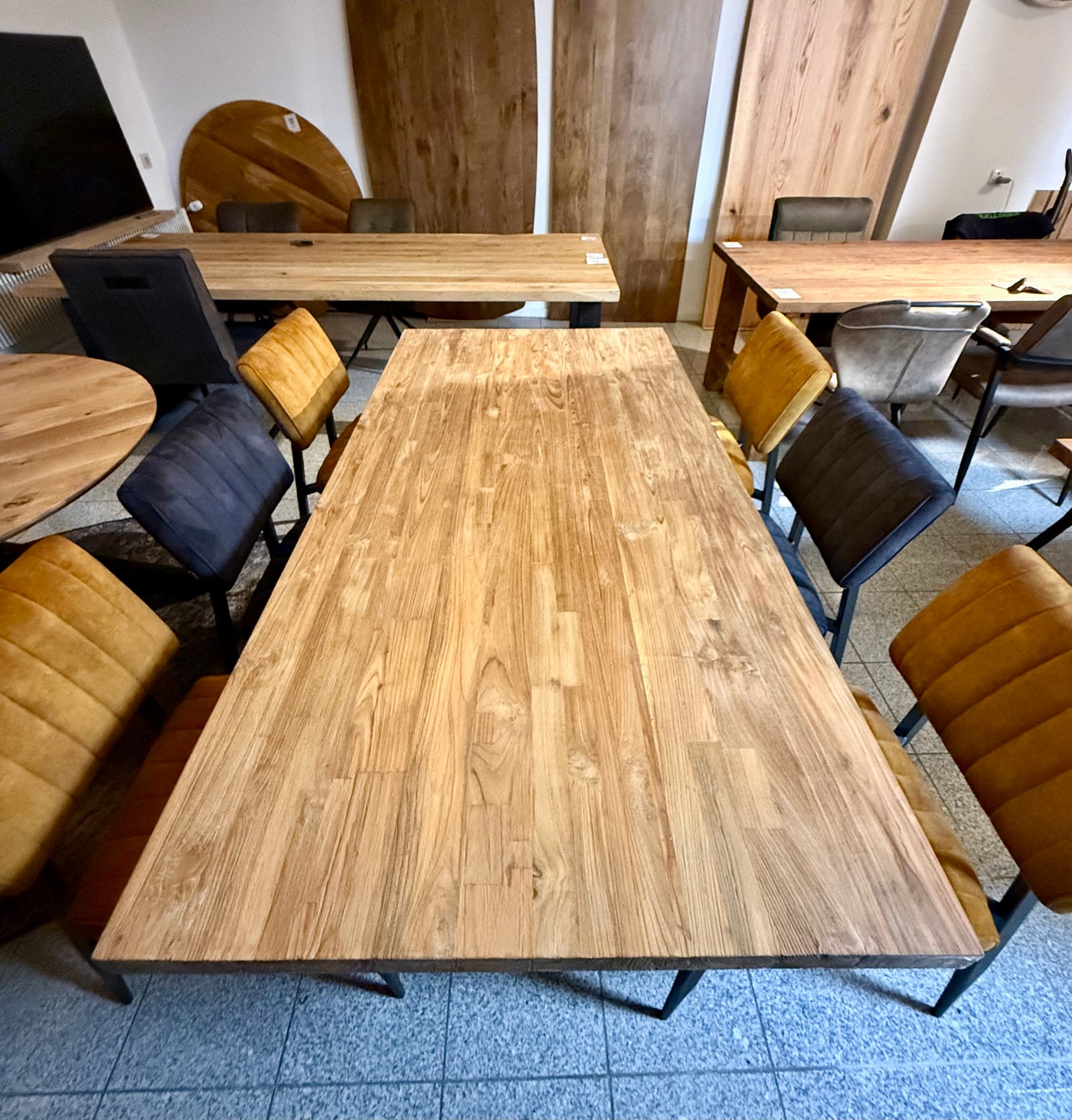 5 cm Esstisch Serang Teak 180 cm Holz mit V-Gestell schwarz