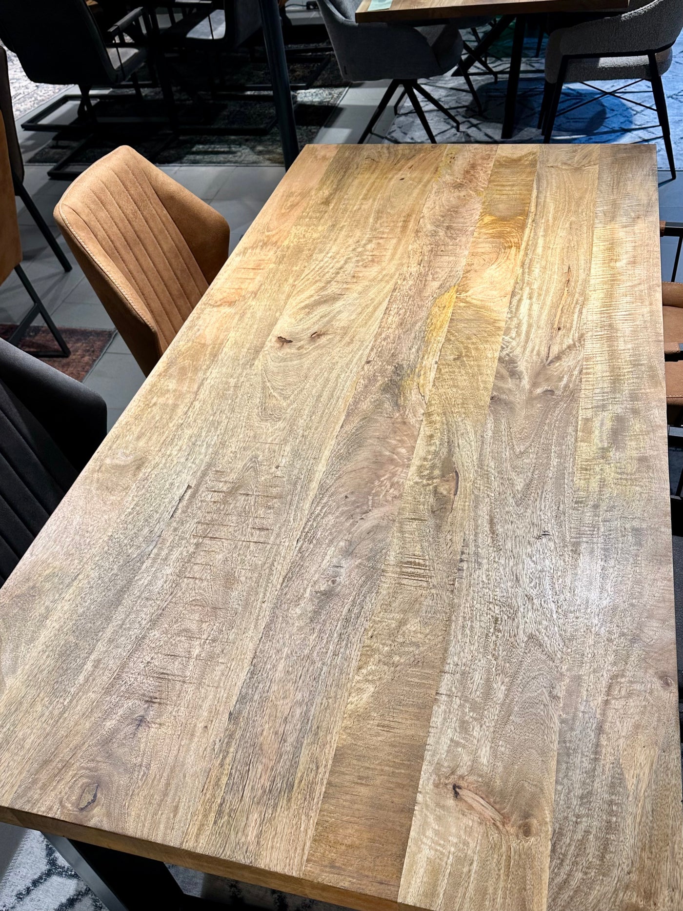 Esstisch Mumbai Mango 200 bis 300 in 6 cm Dicke Holz mit U Metall Gestell schwarz massiv 4 Größen