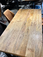 Lade das Bild in den Galerie-Viewer, Esstisch Mumbai Mango 160 bis 260 in 6 cm Dicke Holz mit U Metall Gestell schwarz massiv 6 Größen
