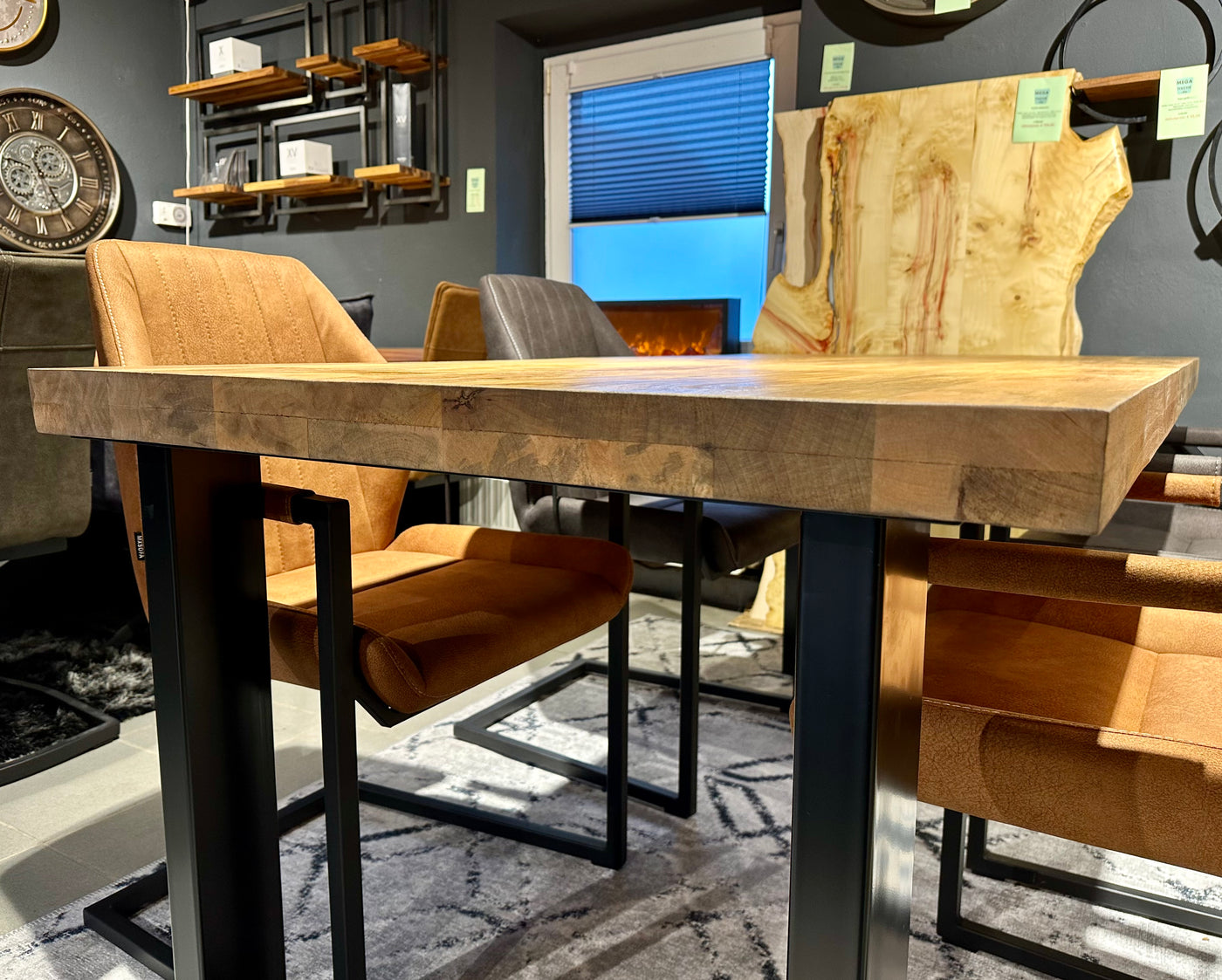 Esstisch Mumbai Mango 200 bis 300 in 6 cm Dicke Holz mit U Metall Gestell schwarz massiv 4 Größen