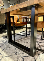 Lade das Bild in den Galerie-Viewer, Esstisch Mumbai Mango 160 bis 260 in 6 cm Dicke Holz mit U Metall Gestell schwarz massiv 6 Größen
