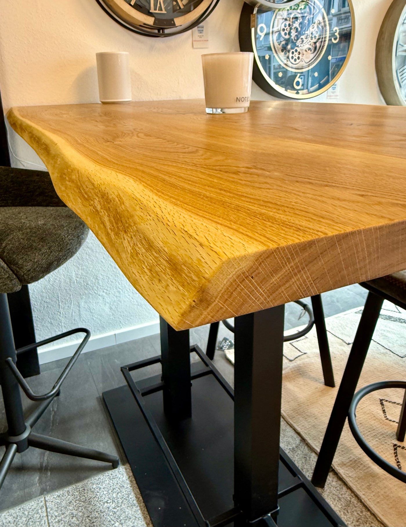 Table de bar Düsseldorf chêne massif pur 160 à 240 cm, épaisseur 3 cm, bois huilé avec pied colonne en métal noir, 5 tailles