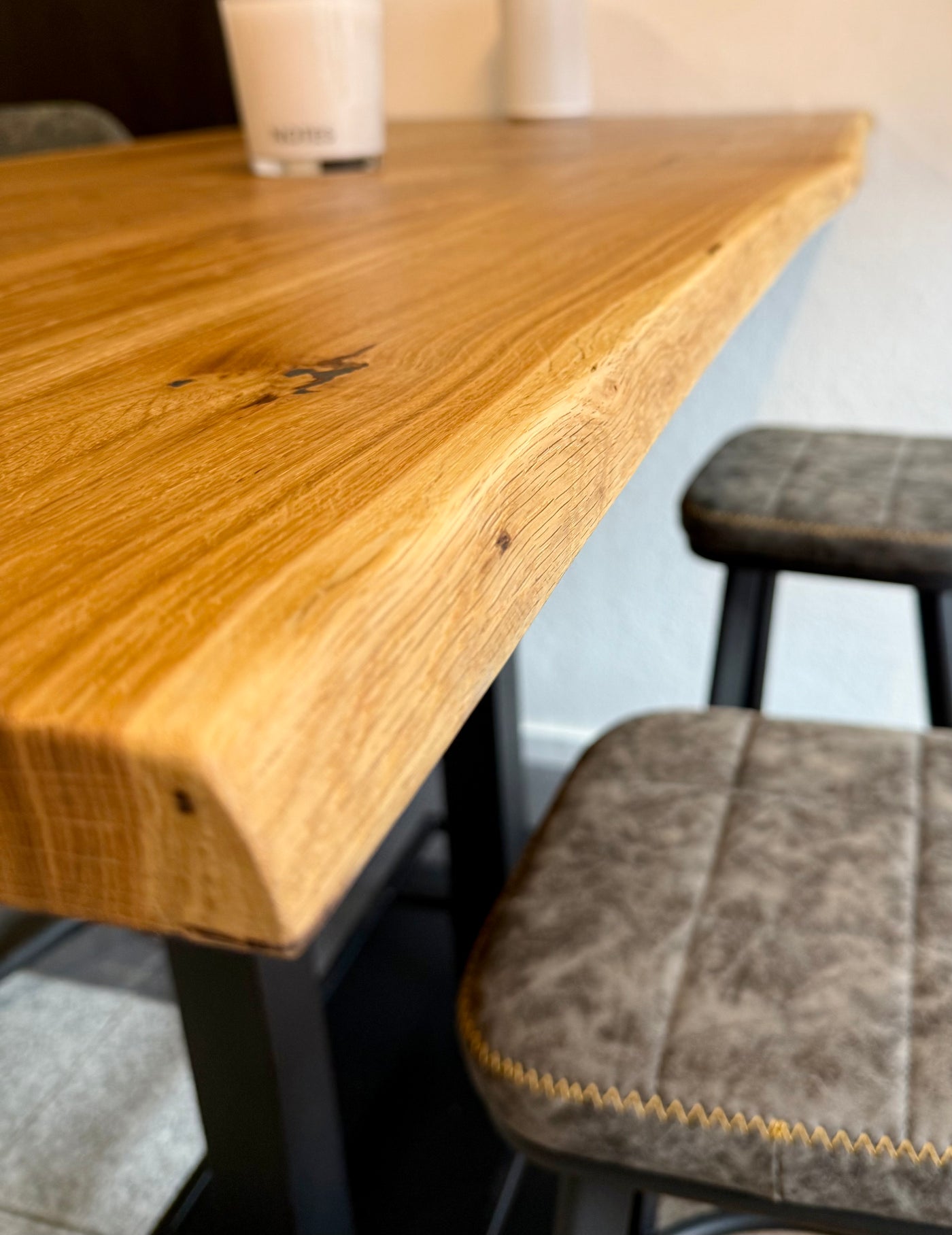 Table de bar Düsseldorf chêne massif pur 160 à 240 cm, épaisseur 3 cm, bois huilé avec pied colonne en métal noir, 5 tailles