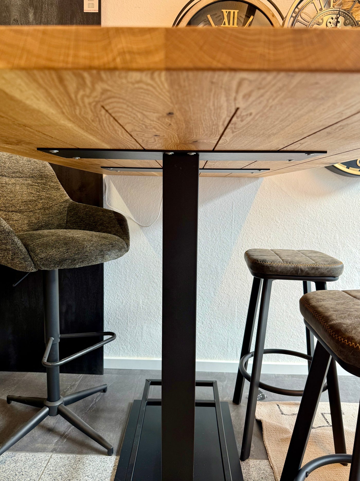 Table de bar Düsseldorf chêne massif pur 160 à 240 cm, épaisseur 3 cm, bois huilé avec pied colonne en métal noir, 5 tailles