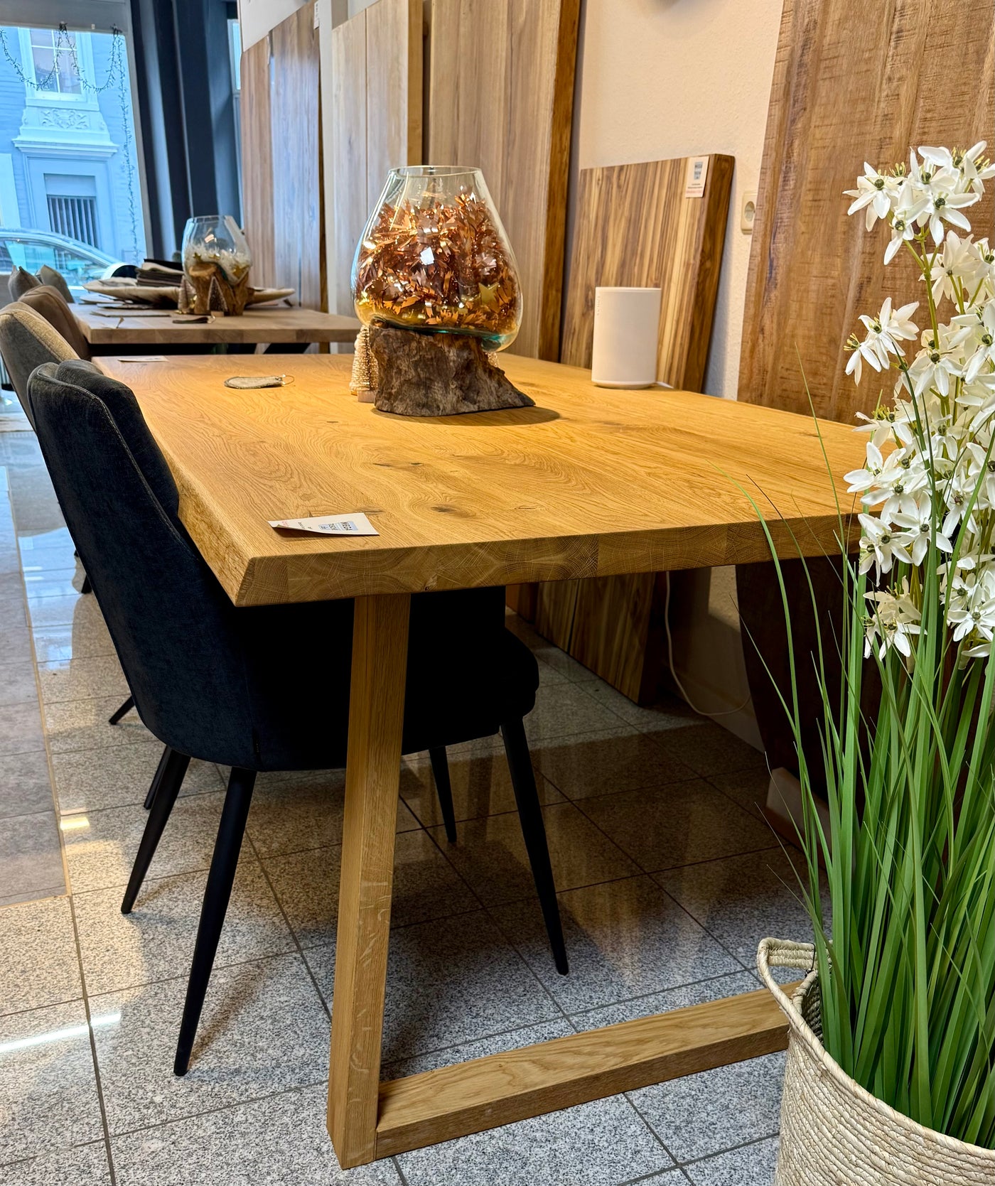 Esstisch Olpe Eiche massiv 180 bis 300 cm in 4,5 cm Dicke Holz geölt mit Holzgestell Trapez 8 Größen