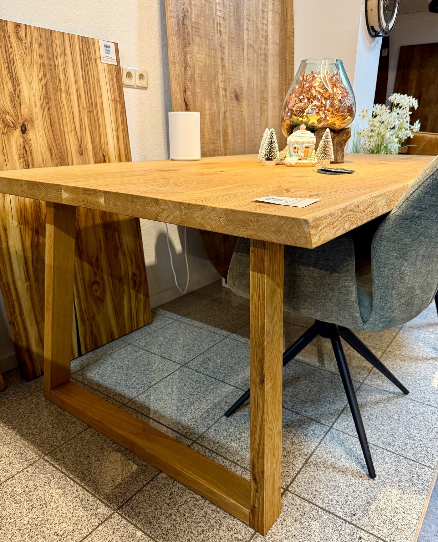 Esstisch Olpe Eiche massiv 180 bis 300 cm in 4,5 cm Dicke Holz geölt mit Holzgestell Trapez 8 Größen