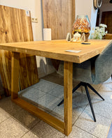 Esstisch Olpe Eiche massiv 180 bis 300 cm in 4,5 cm Dicke Holz geölt mit Holzgestell Trapez 8 Größen