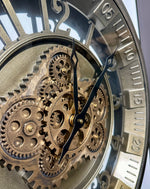 Lade das Bild in den Galerie-Viewer, 46 cm Wanduhr Brüssel 46 cm mit Animation antik-silber messing drehende Zahnräder Industrial
