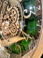 Lade das Bild in den Galerie-Viewer, 46 cm Wanduhr Brüssel 46 cm mit Animation antik-silber messing drehende Zahnräder Industrial
