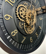 Lade das Bild in den Galerie-Viewer, 45 cm Zürich Vintage Wanduhr mit Zahnrädern schwarz gold
