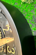 Lade das Bild in den Galerie-Viewer, 45 cm Zürich Vintage Wanduhr mit Zahnrädern schwarz gold
