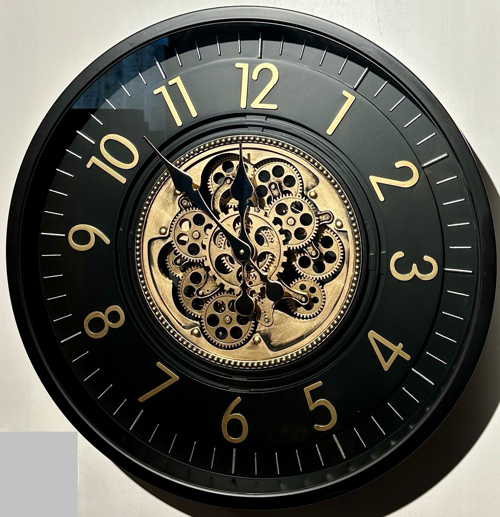66 cm Zürich Wanduhr mit Zahnrädern schwarz gold