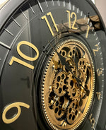 Lade das Bild in den Galerie-Viewer, 66 cm Zürich Wanduhr mit Zahnrädern schwarz gold
