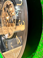 Lade das Bild in den Galerie-Viewer, 66 cm Zürich Wanduhr mit Zahnrädern schwarz gold

