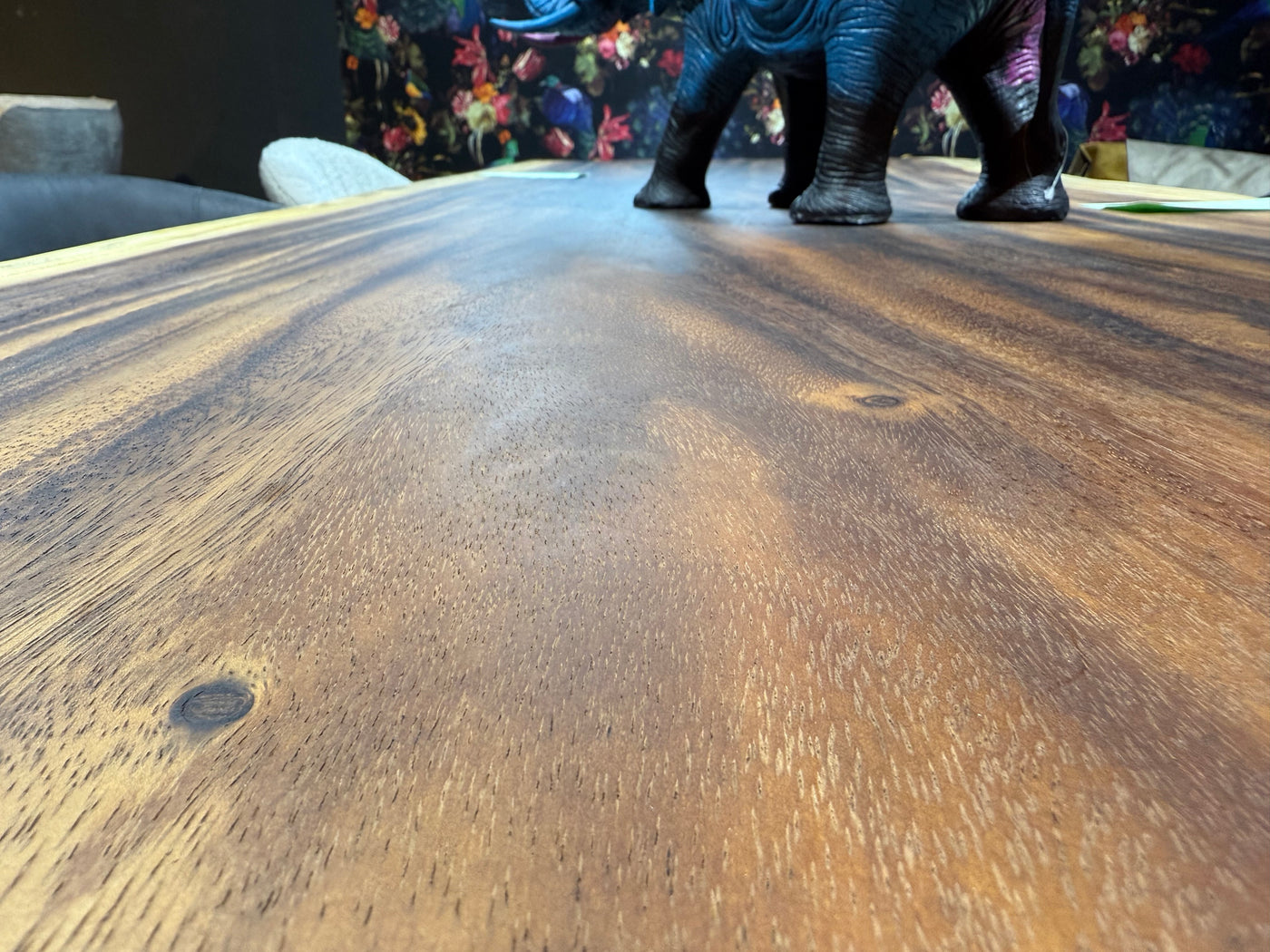 Mammut Baumstamm Esstisch Suar Mungur 210 lang und 8 cm massiv mit Spider Holzgestell