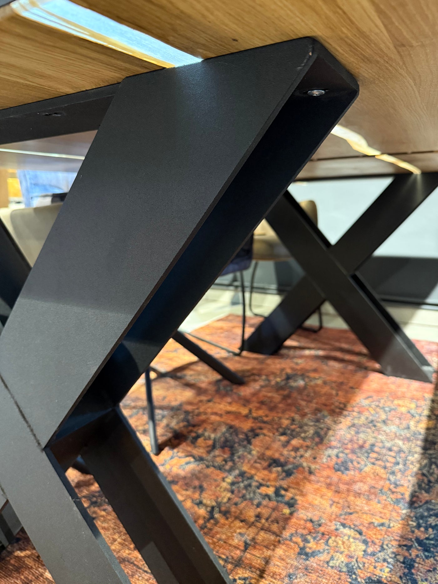 Epoxidharz Esstisch Bergneustadt Eiche massiv 200 cm Massivholz geölt mit X Stahl Gestell Set schwarz