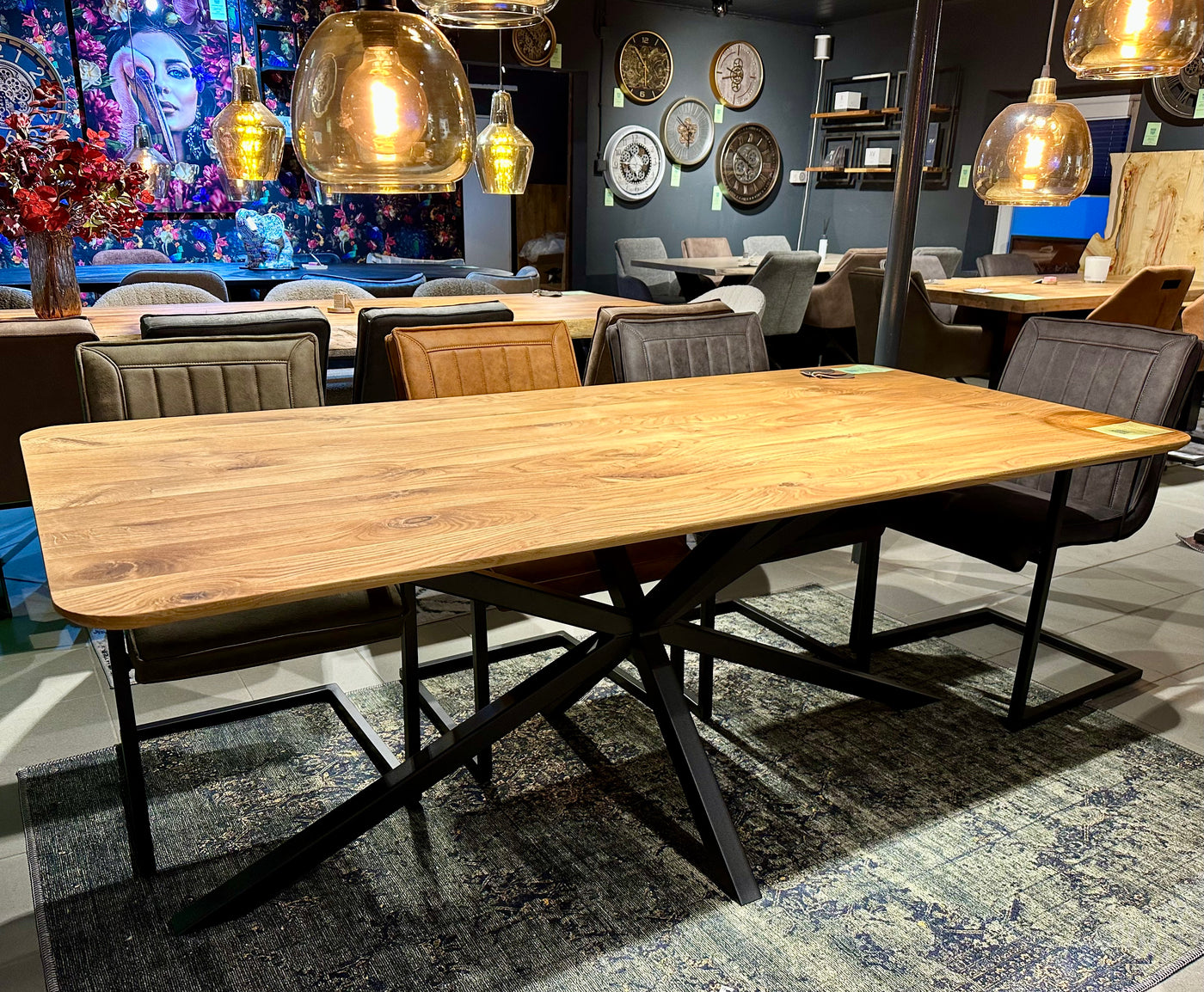 Table à manger danoise ovale design en chêne massif 3 - de 200 à 240 cm huilé avec piètement spider noir et bord suisse