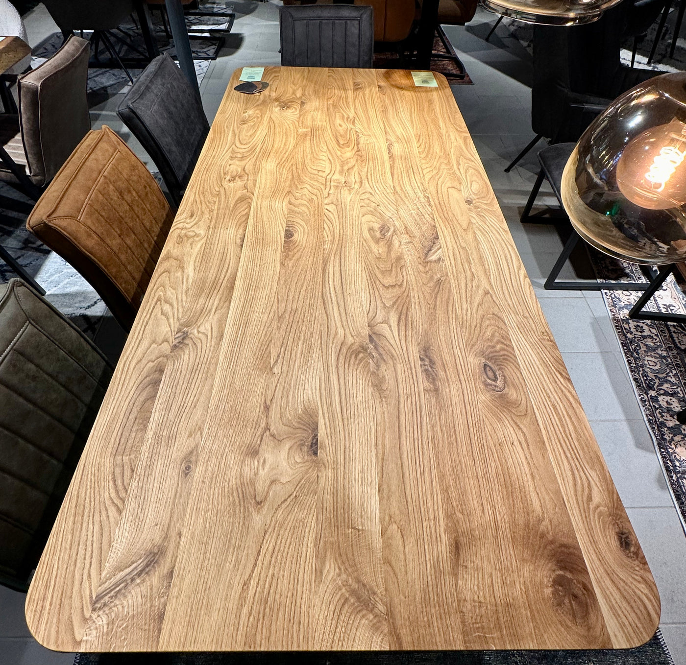 Table à manger danoise ovale design en chêne massif 3 - de 200 à 240 cm huilé avec piètement spider noir et bord suisse