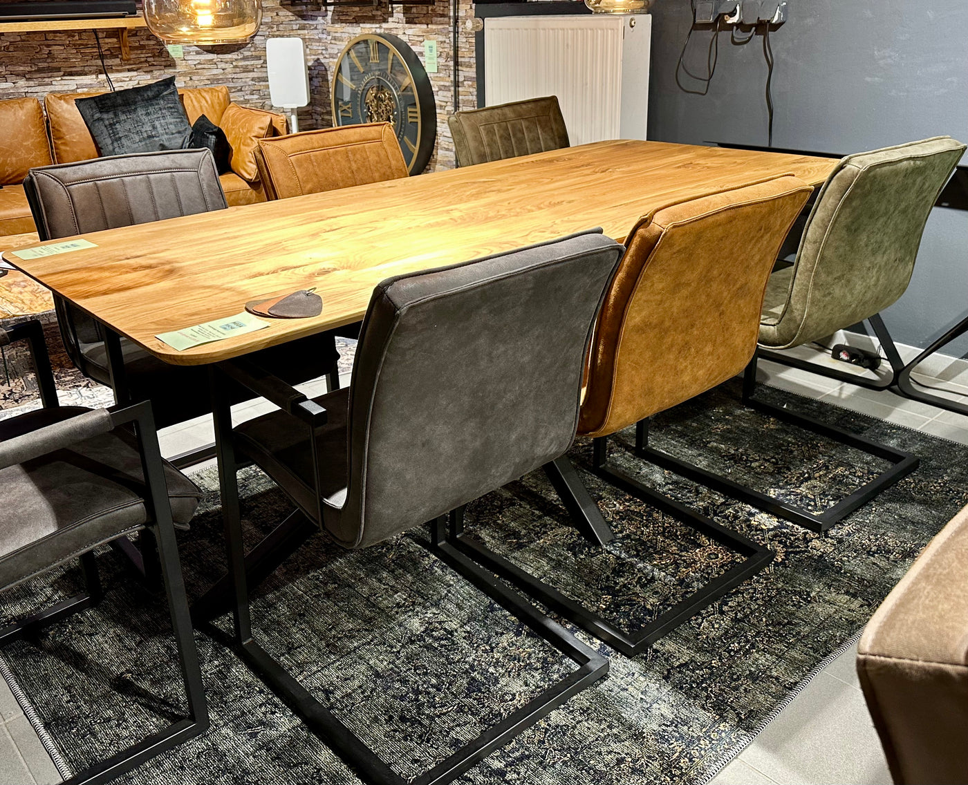 Table à manger danoise ovale design en chêne massif 3 - de 200 à 240 cm huilé avec piètement spider noir et bord suisse