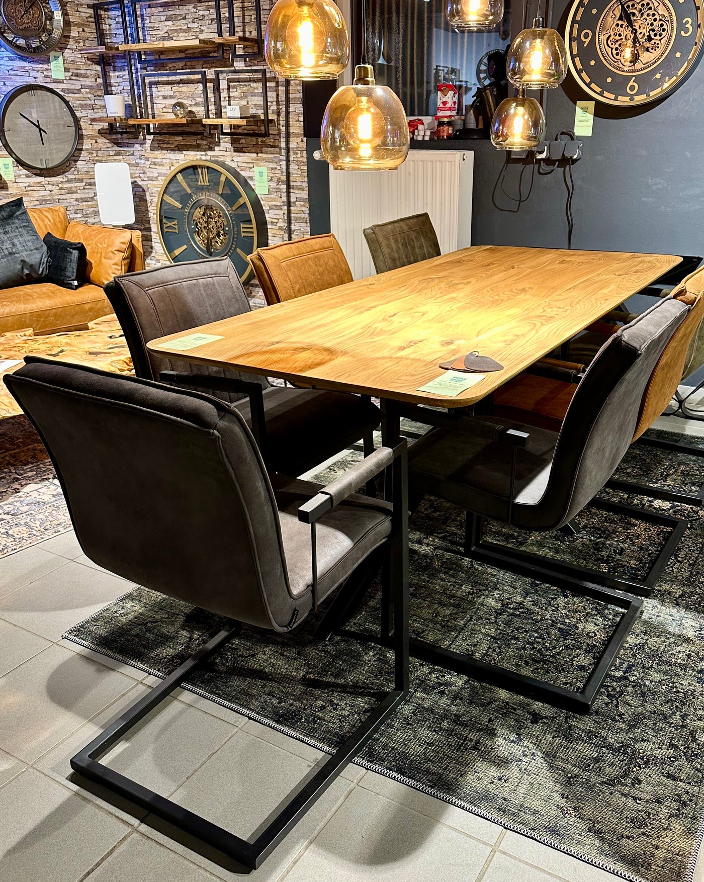 Table à manger danoise ovale design en chêne massif 3 - de 200 à 240 cm huilé avec piètement spider noir et bord suisse