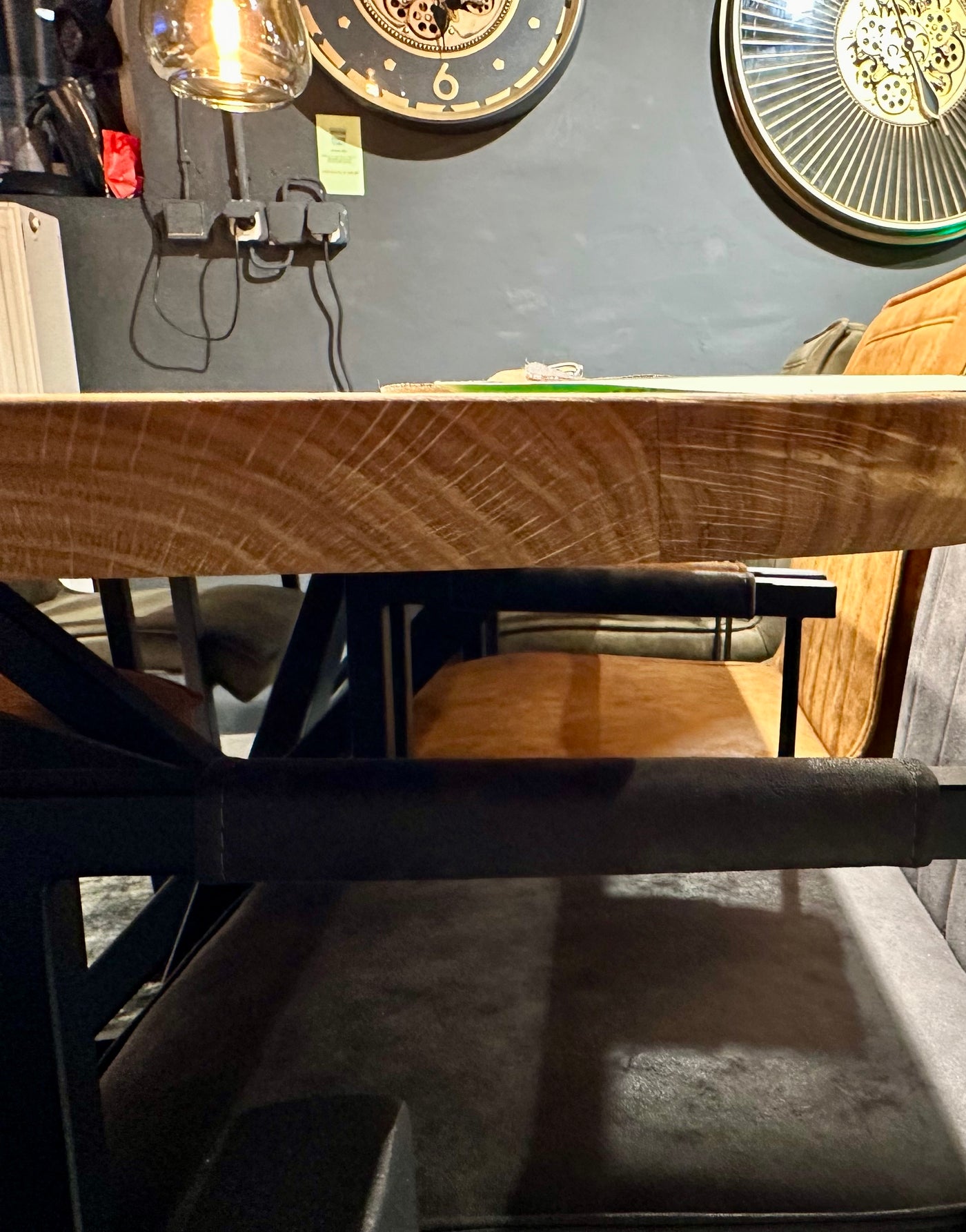 Table à manger danoise ovale design en chêne massif 3 - de 200 à 240 cm huilé avec piètement spider noir et bord suisse
