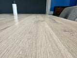 Baumkante Esstisch Stockholm Eiche massiv 180 bis 300 cm in 4 cm Holz weiß geölt & lackiert mit X Gestell 7 Größen